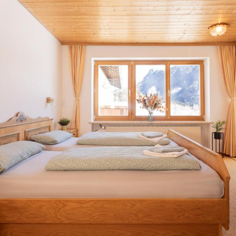 Zum Hüttenklaus - 12 Personen Gruppenunterkunft in den Bergen mit eigenem Badezuber - Haus mit 4 Schlafzimmern - 39
