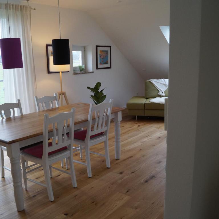 Ferienwohnung unterm Dach mit Alpenblick - Apartment mit 1 Schlafzimmer - 1