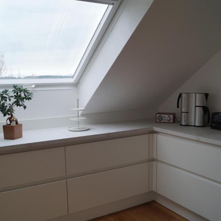 Ferienwohnung unterm Dach mit Alpenblick - Apartment mit 1 Schlafzimmer - 2