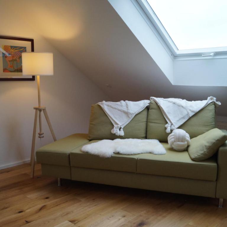 Ferienwohnung unterm Dach mit Alpenblick - Apartment mit 1 Schlafzimmer - 3