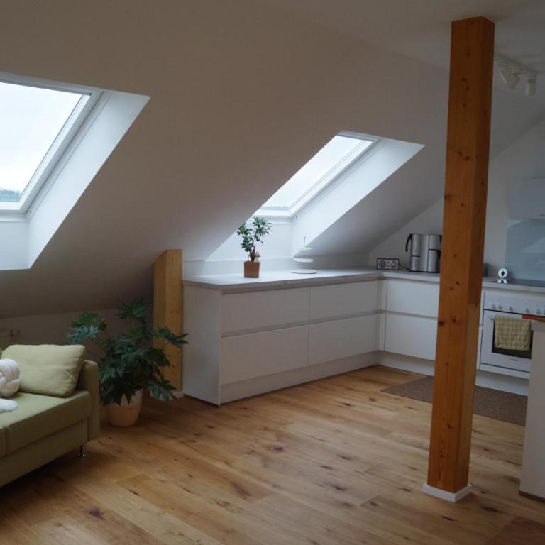 Ferienwohnung unterm Dach mit Alpenblick - Apartment mit 1 Schlafzimmer - 7