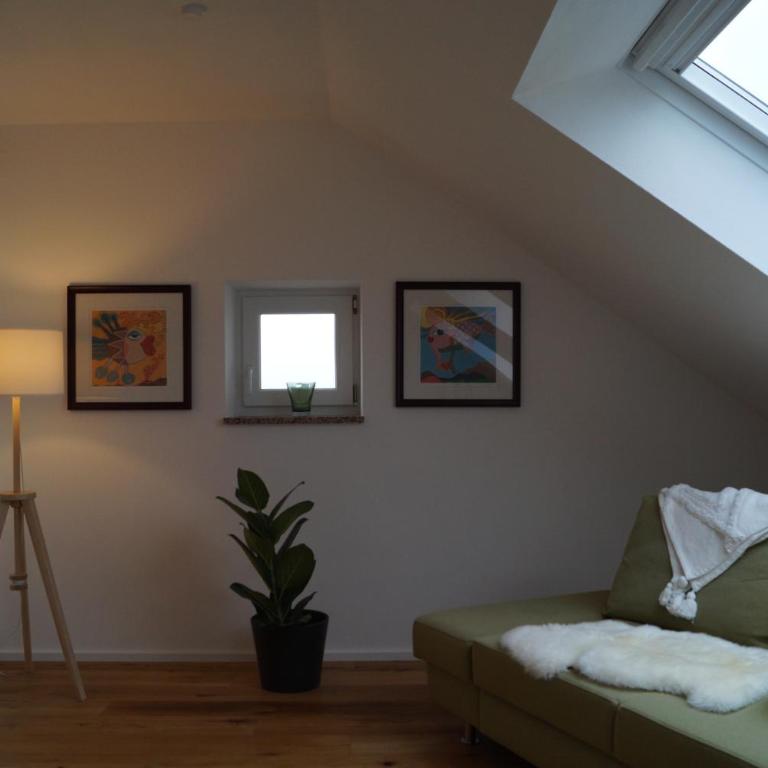 Ferienwohnung unterm Dach mit Alpenblick - Apartment mit 1 Schlafzimmer - 20