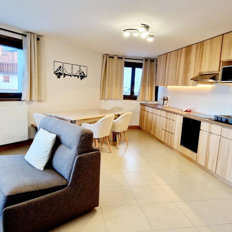 Charmant appartement au cœur de Montalbert avec balcon et parking privé, proche des pistes - FR-1-755-33 - Apartment - 1