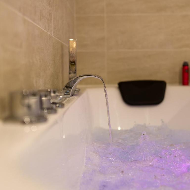 Bali Room Apartment et Spa Chambéry - Appartement 1 Chambre - 13