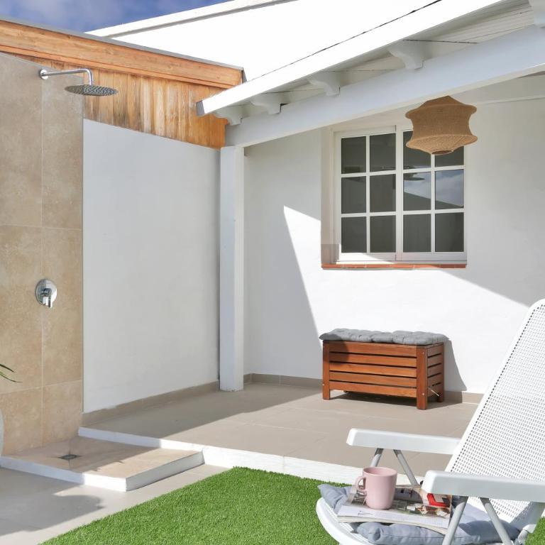 Recently renovated, with views, barbecue and outdoor shower - One-Bedroom Apartment - 17
