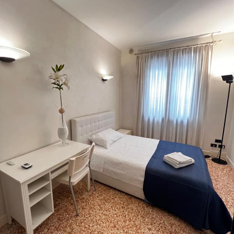 Locazione Turistica Joyful Padova - Camera Matrimoniale Standard con Bagno in Comune - 3