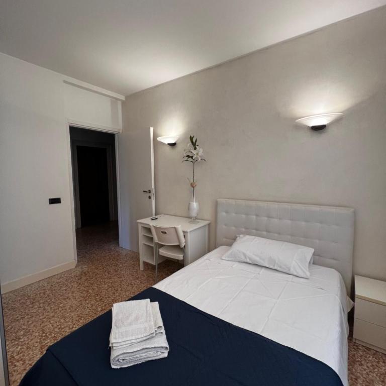 Locazione Turistica Joyful Padova - Camera Matrimoniale Standard con Bagno in Comune - 5