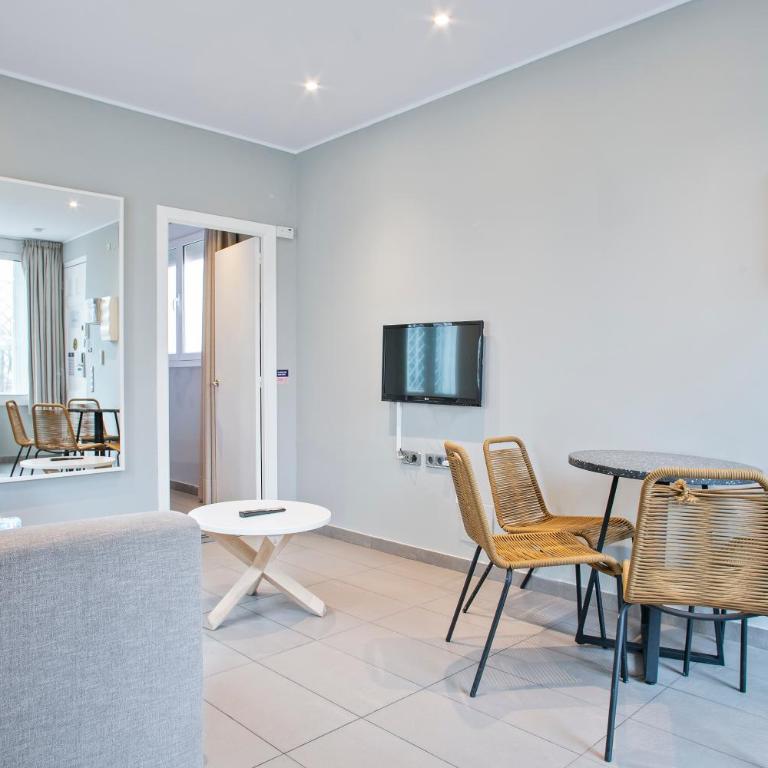 Alcam Entenza - One-Bedroom Apartment - 15