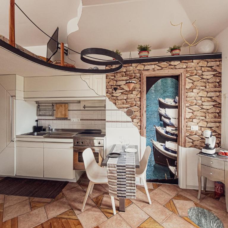 Nautical Micro-Loft con Parcheggio Privato - Monolocale su 2 Livelli - 2