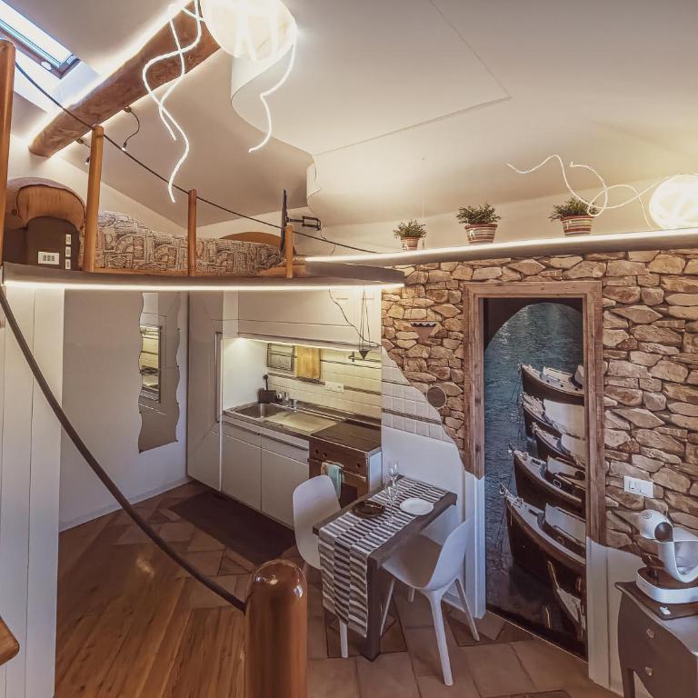 Nautical Micro-Loft con Parcheggio Privato - Monolocale su 2 Livelli - 1