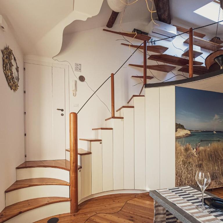 Nautical Micro-Loft con Parcheggio Privato - Monolocale su 2 Livelli - 10