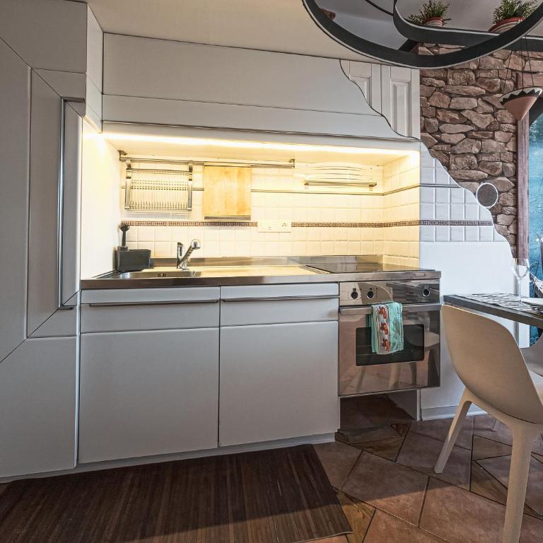 Nautical Micro-Loft con Parcheggio Privato - Monolocale su 2 Livelli - 48
