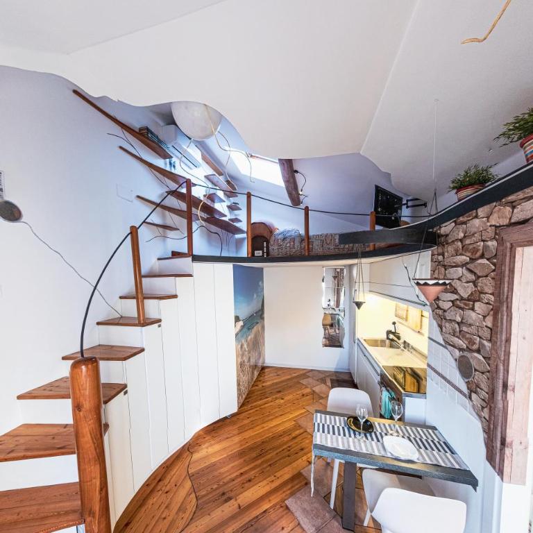Nautical Micro-Loft con Parcheggio Privato - Monolocale su 2 Livelli - 56
