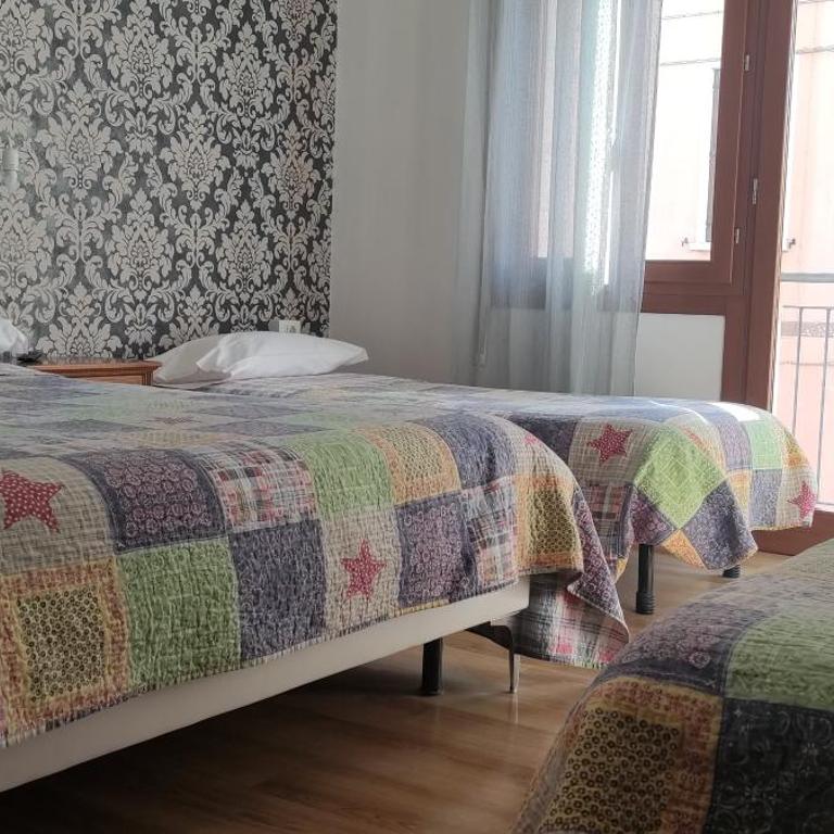 The Caponi Bros - Camera Matrimoniale con Letto Supplementare e Bagno in Comune - 9