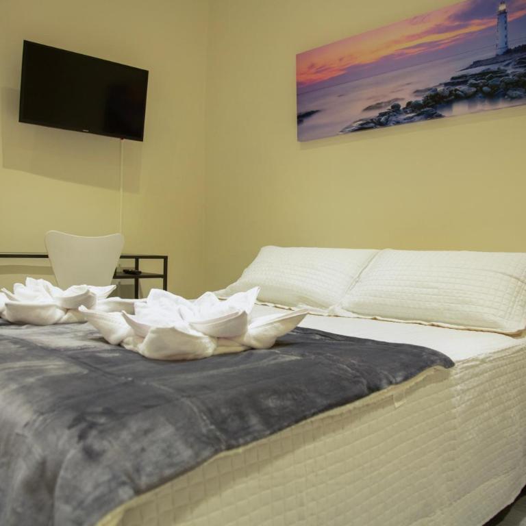 Barcelona City Ramblas - Double Room with Shared Bathroom - 6