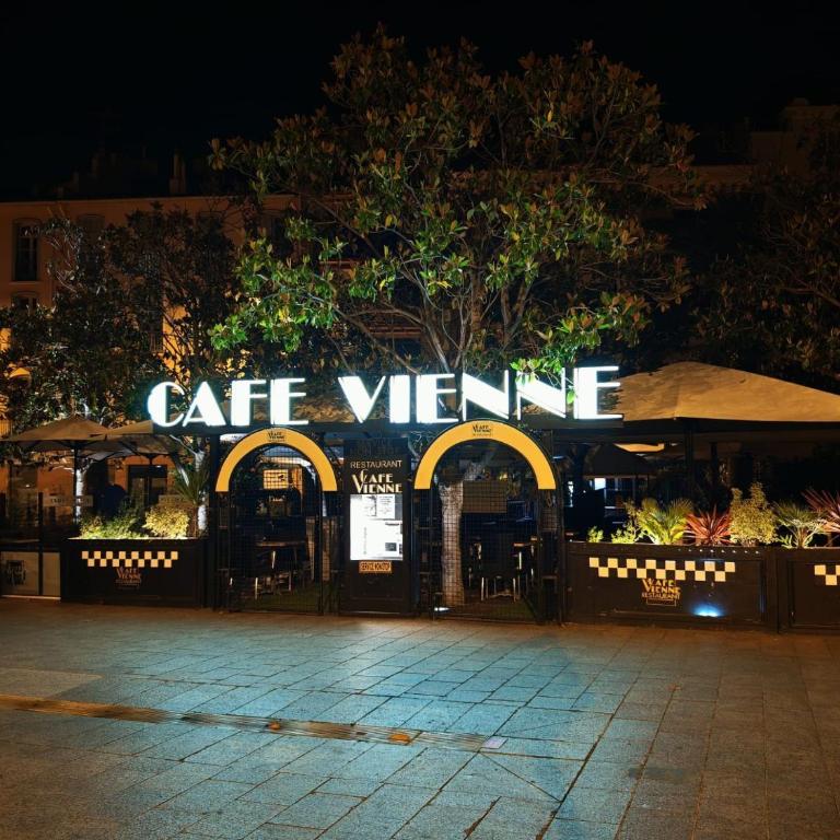 Hostel-Élisée-Perpignan - Lit Simple dans Dortoir pour Hommes avec Salle de Bains Commune - 9