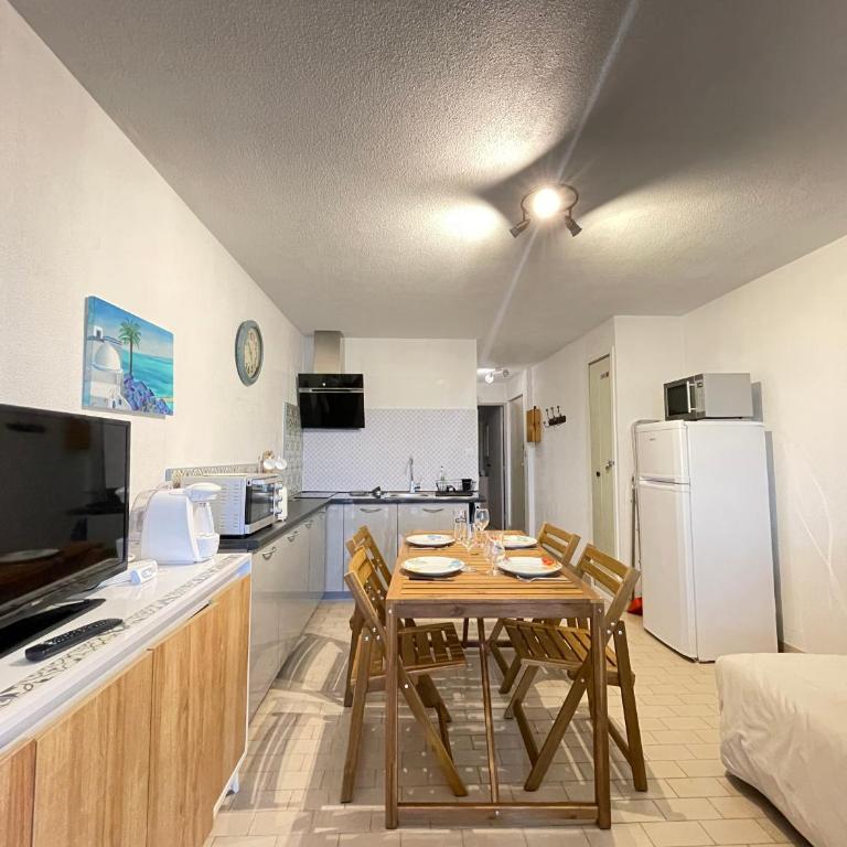 Superbe T2 à Sète - Face mer, loggia, parking privé, proche plage et commerces - FR-1-338-518 - Apartment - 1