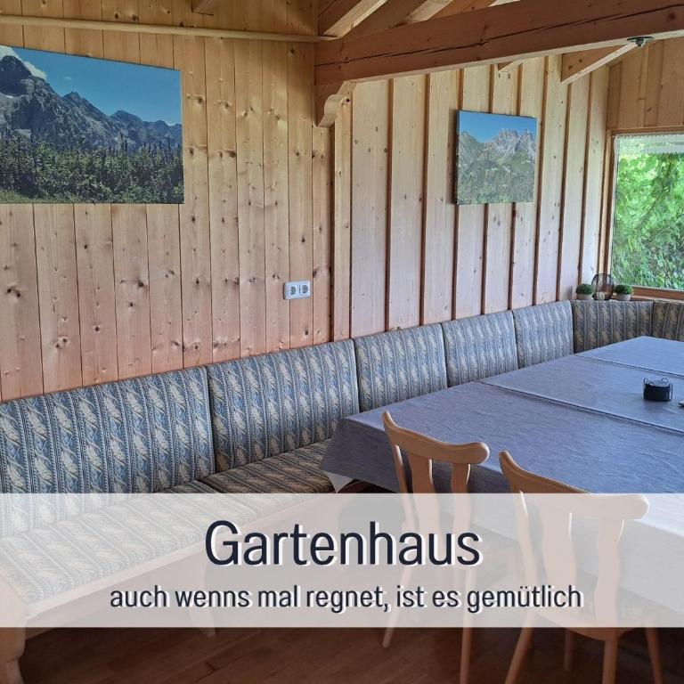 Ferienhof Eger - entspannter Urlaub mit Baby & Kleinkind - wahlweise top modern oder günstige Fewos - ruhig am Ende der Straße - Kälbchen füttern - Traktor fahren - Freie Fahrt mit den Hörnerbahnen in Sommersaison - E-Ladestation - E-bike Verleih ab Hof - Apartment mit Blick auf die Berge - 17