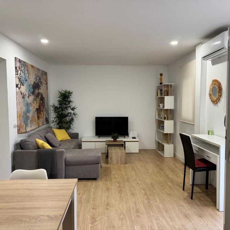 AR Plaza Castilla 2hab, amplio, moderno, bien comunicado - Two-Bedroom Apartment - 1