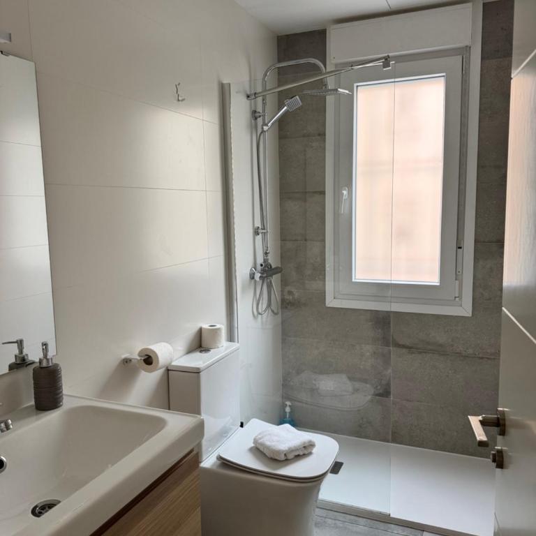 AR Plaza Castilla 2hab, amplio, moderno, bien comunicado - Two-Bedroom Apartment - 40