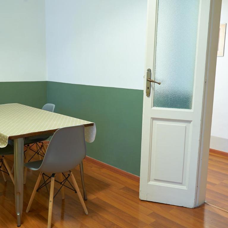 De Amicis - Two-Bedroom Apartment - 12