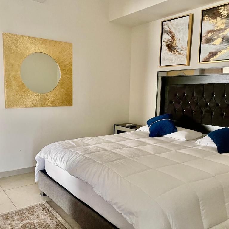 Blush & View - Two-Bedroom Apartment - 4