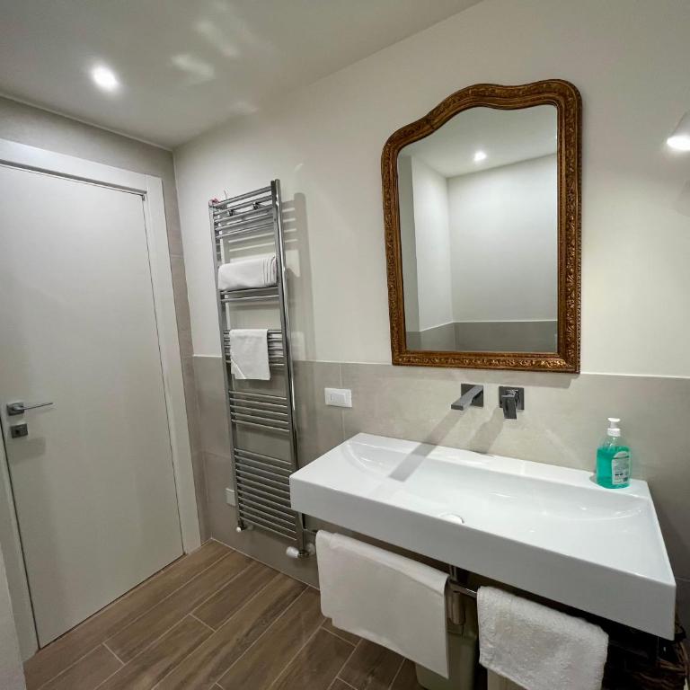 Castelfiore - Double Room with Private Bathroom - 12