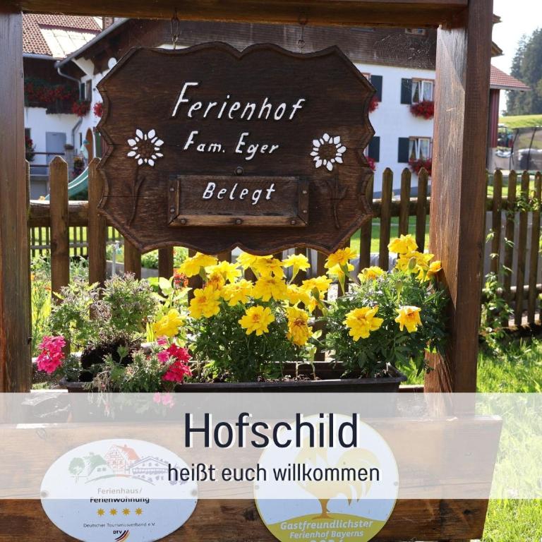 Ferienhof Eger - entspannter Urlaub mit Baby & Kleinkind - wahlweise top modern oder günstige Fewos - ruhig am Ende der Straße - Kälbchen füttern - Traktor fahren - Freie Fahrt mit den Hörnerbahnen in Sommersaison - E-Ladestation - E-bike Verleih ab Hof - Apartment mit Blick auf die Berge - 12