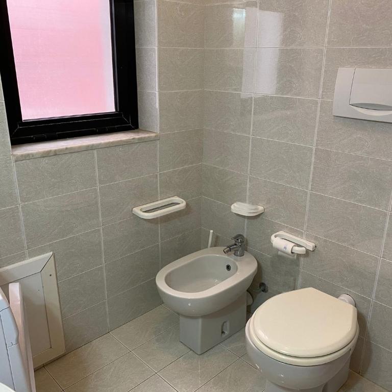 Appartamenti Vacanze Mare - Appartamento Deluxe con 2 Camere da Letto e Balcone - 6
