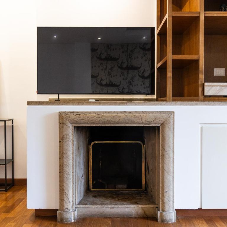 Amazing Via del Tritone - Appartamento con 2 Camere da Letto - 8