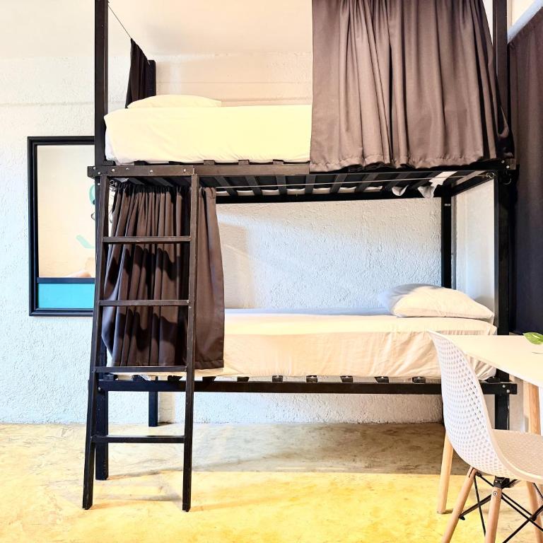 Hostel Oryx Tulum - Habitación Cuádruple con baño - 1