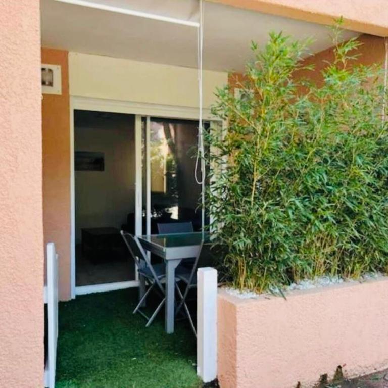 Superbe appartement climatisé avec wifi classé 3 étoiles à 50 m de la plage Le Lavandou - Apartment mit 2 Schlafzimmern und Terrasse - 11