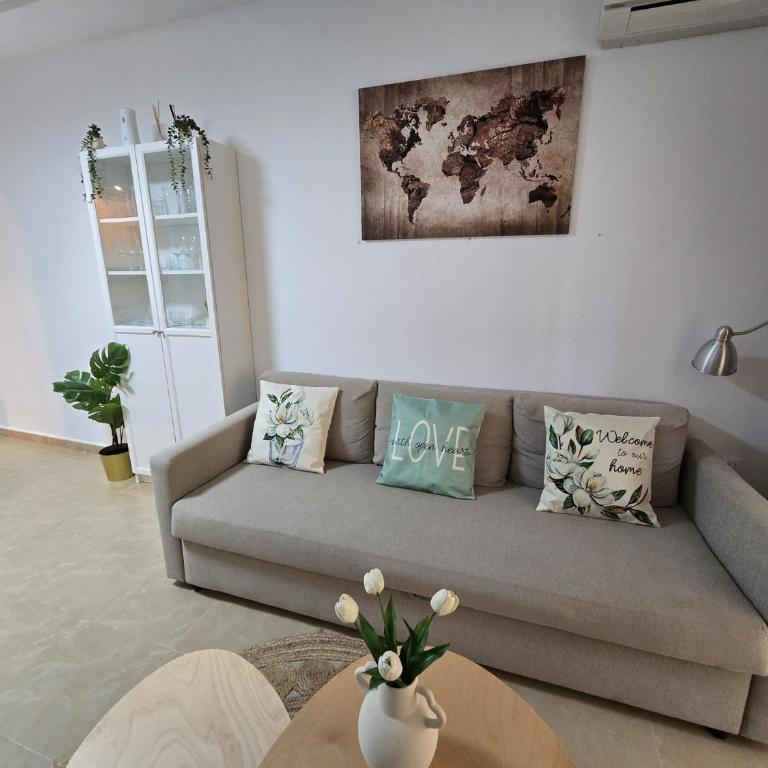 Sunny ground floor apartment with a large terrace and direct access to the pool - Apartamento de 2 dormitorios - 5
