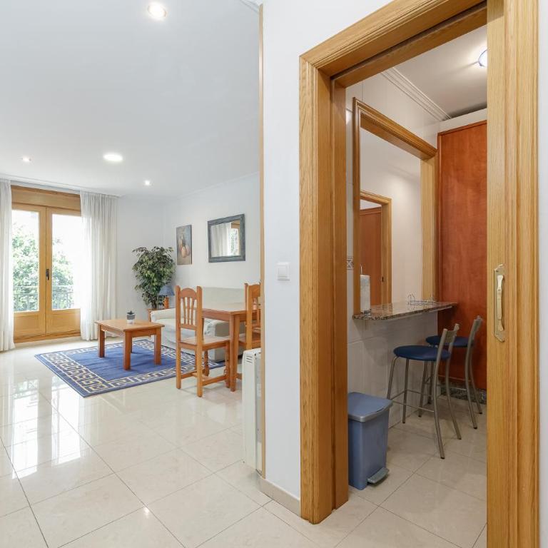 Confort céntrico en Vilagarcía by CABANA Rentals - Apartamento de 3 dormitorios - 2