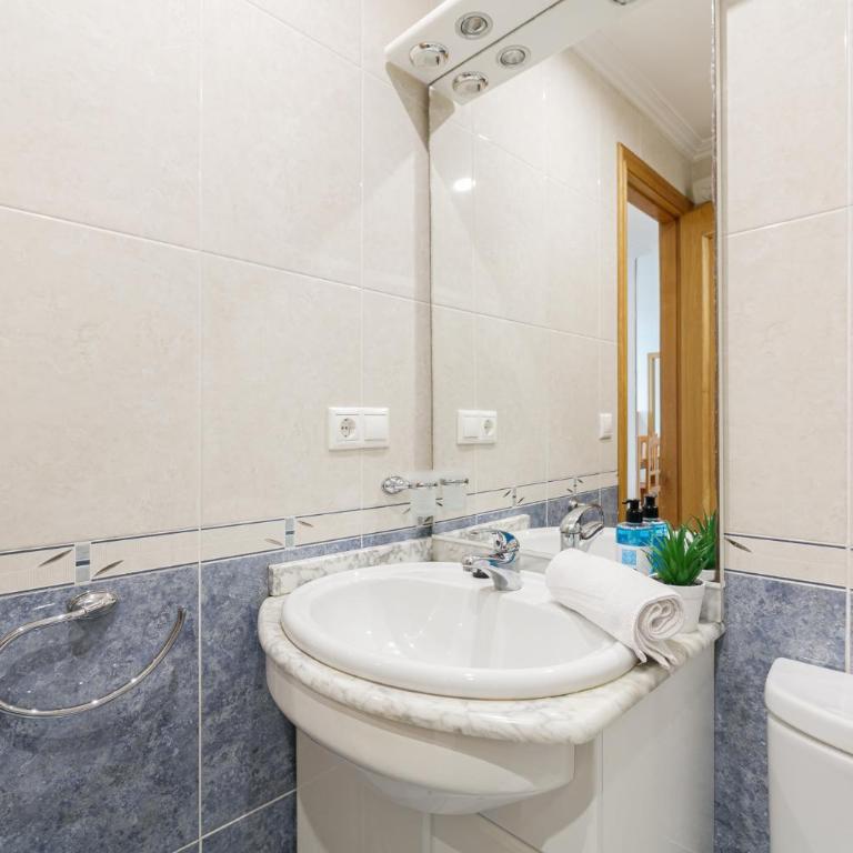 Confort céntrico en Vilagarcía by CABANA Rentals - Apartamento de 3 dormitorios - 6
