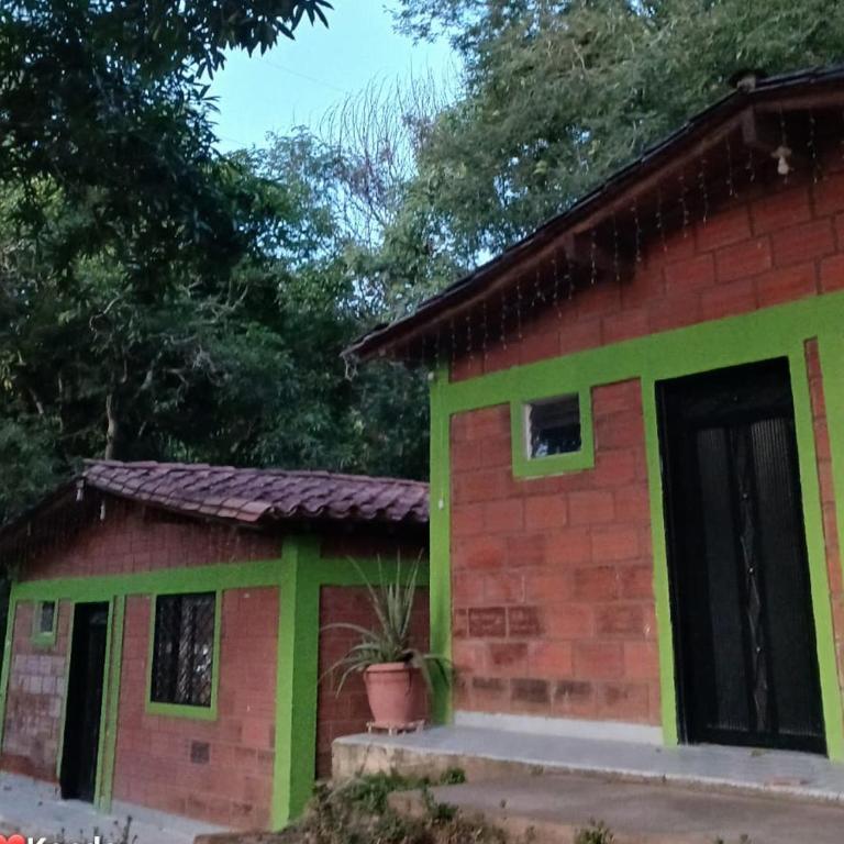 hosteria y camping piedras verdes - Habitación Doble Familiar - 5
