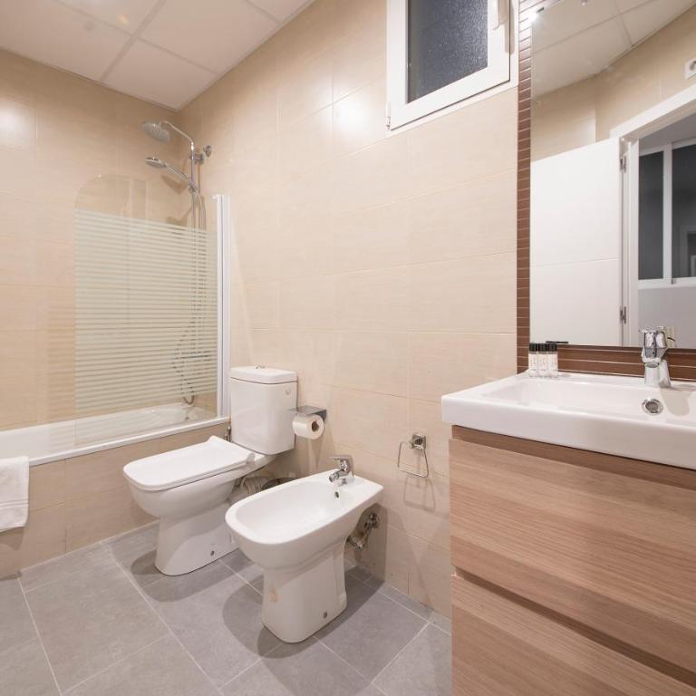 Apartamento 4 dormitorios en Calle Roselló You Stylish Apartments - Four-Bedroom Apartment - 10
