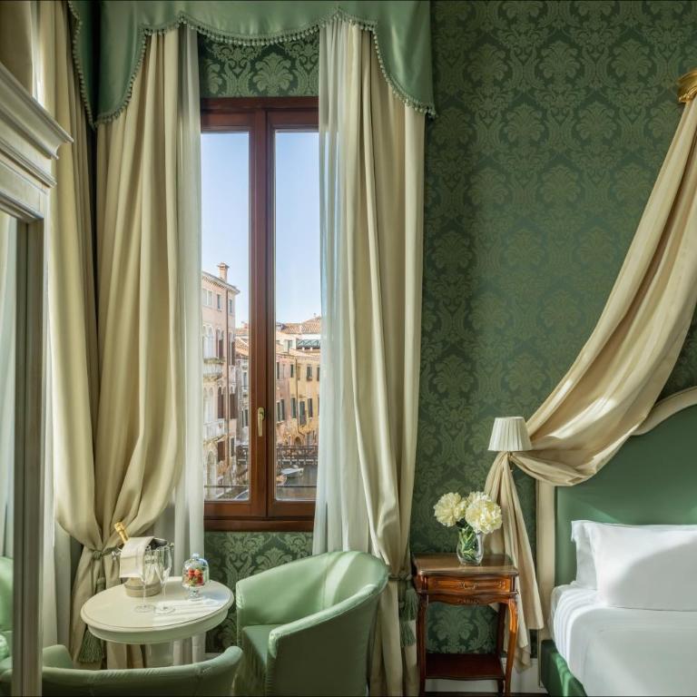 Maison Venezia | UNA Esperienze - Camera Matrimoniale Premium con Vista Canale - 2