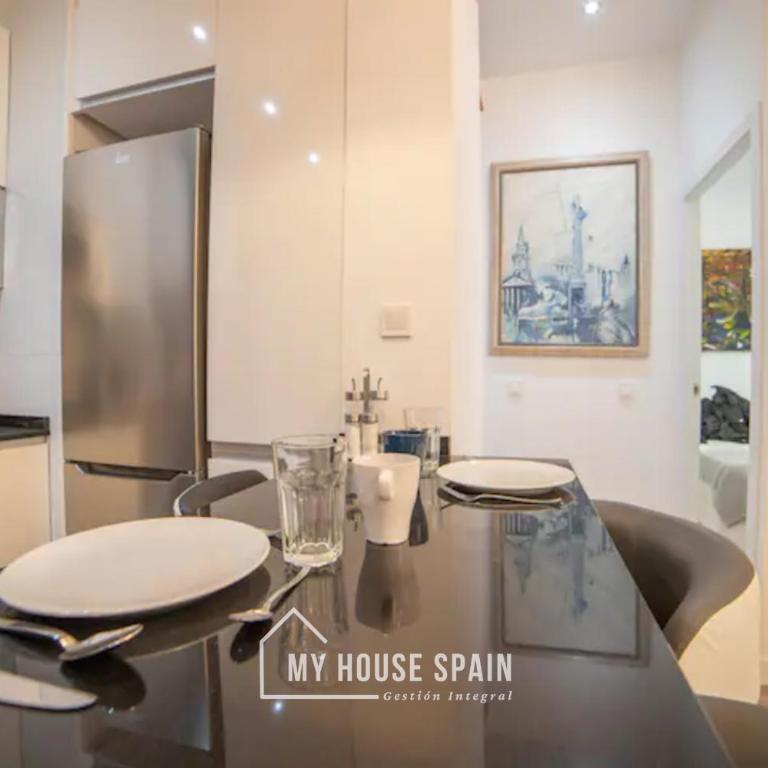 MyHouseSpain - Vacacional piso de lujo en Lavapiés - Three-Bedroom Apartment - 15