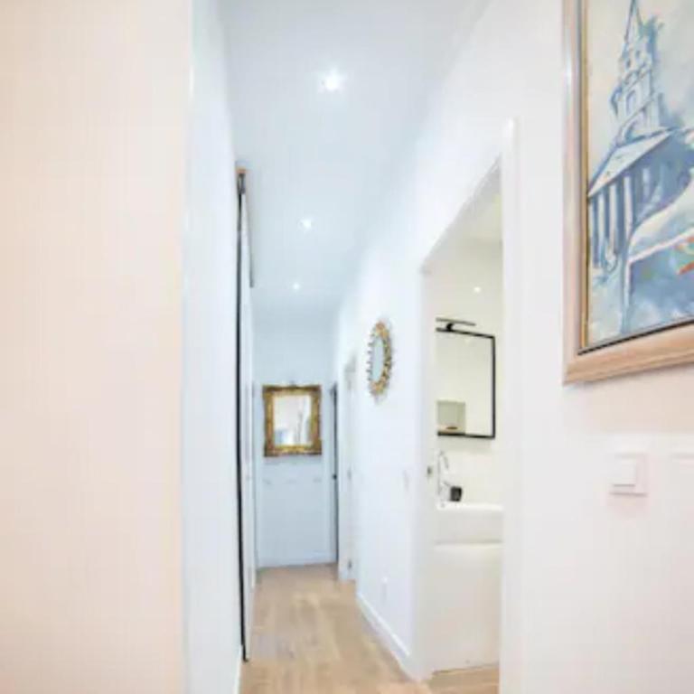 MyHouseSpain - Vacacional piso de lujo en Lavapiés - Three-Bedroom Apartment - 23