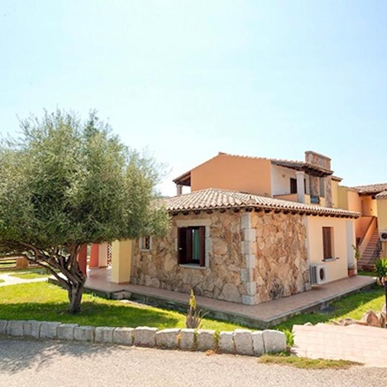 Residence with swimming pool just 5 minutes from Budoni, apartments with air conditoning and private outdoor area - Appartamento con 2 Camere da Letto - 6
