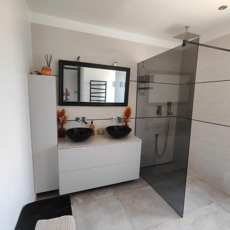 VILLA MODERNE PISCINE JACUZZi - Villa 3 Chambres - 17