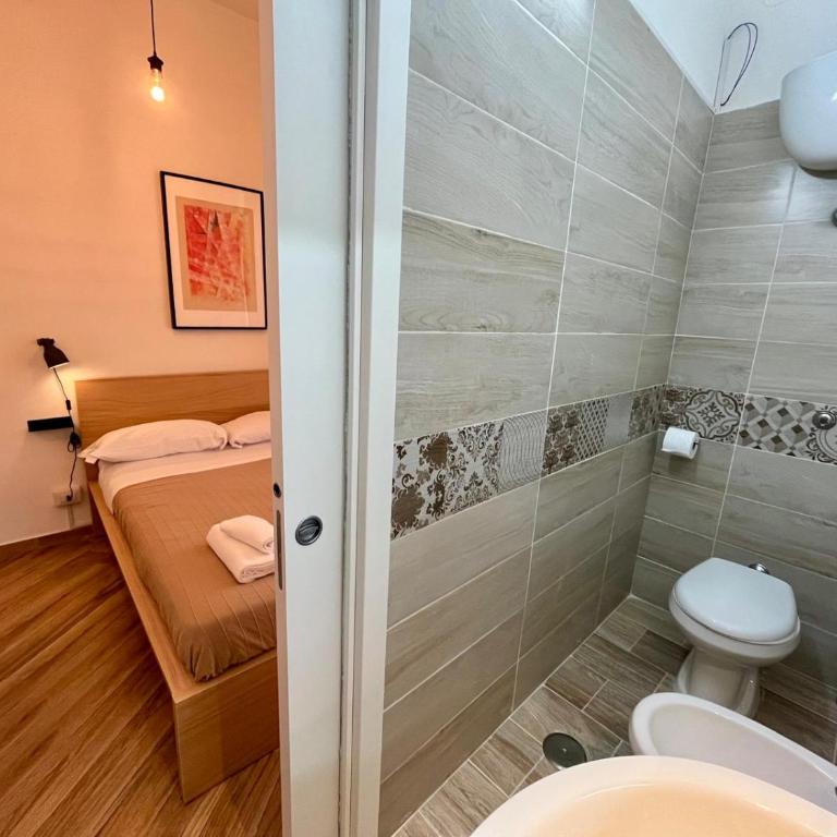 GuestHouse Marcanto - Duomo - Camera Matrimoniale con Bagno Privato - 10