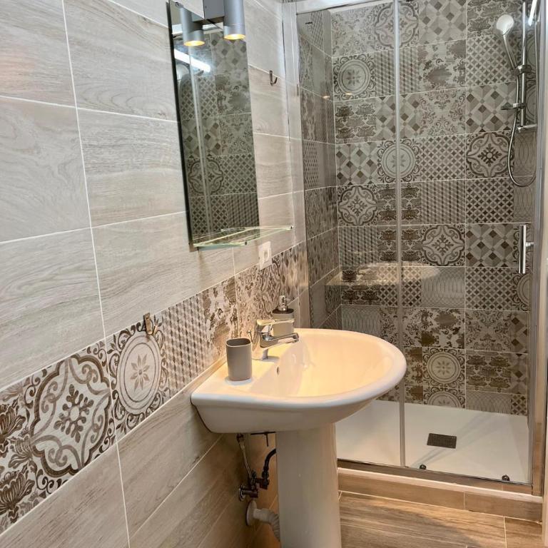 GuestHouse Marcanto - Duomo - Camera Matrimoniale con Bagno Privato - 8
