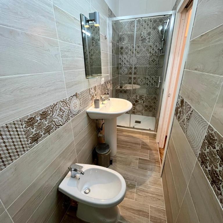 GuestHouse Marcanto - Duomo - Camera Matrimoniale con Bagno Privato - 6