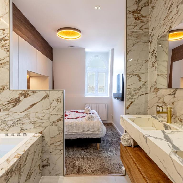 La suite Impériale - Baignoire balnéothérapie - Palace avec vue lac - Apartment mit 1 Schlafzimmer - 29
