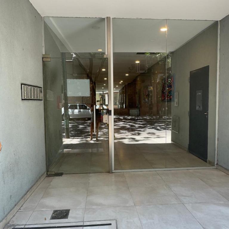 Moderno monoambiente en ubicación estratégica - One-Bedroom Apartment - 9