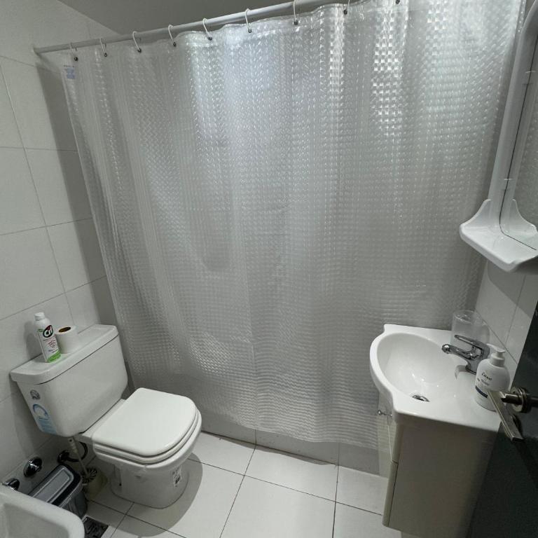 Moderno monoambiente en ubicación estratégica - One-Bedroom Apartment - 6