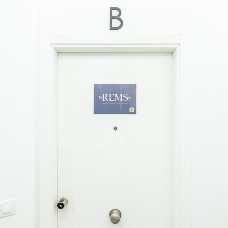 Comfortable apartment near the center by REMS - Two-Bedroom Apartment - 29