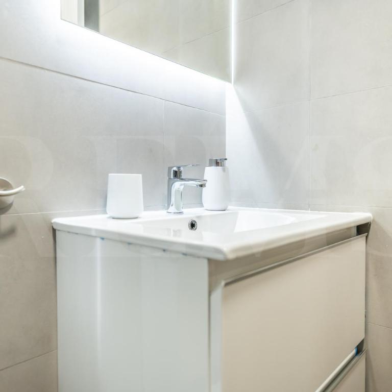 Comfortable apartment near the center by REMS - Two-Bedroom Apartment - 12